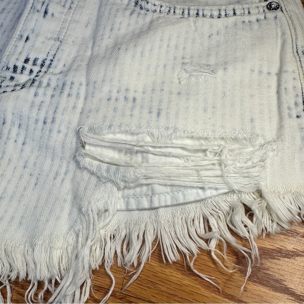 Free People Ivory Comb Distressed High Rise Cutoff Shorts 26 Acid Wash NWT - Picture 10 of 16